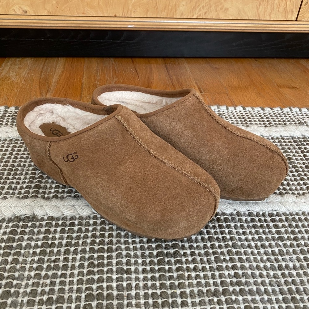 UGG platform Clogs, shearling lined size 39